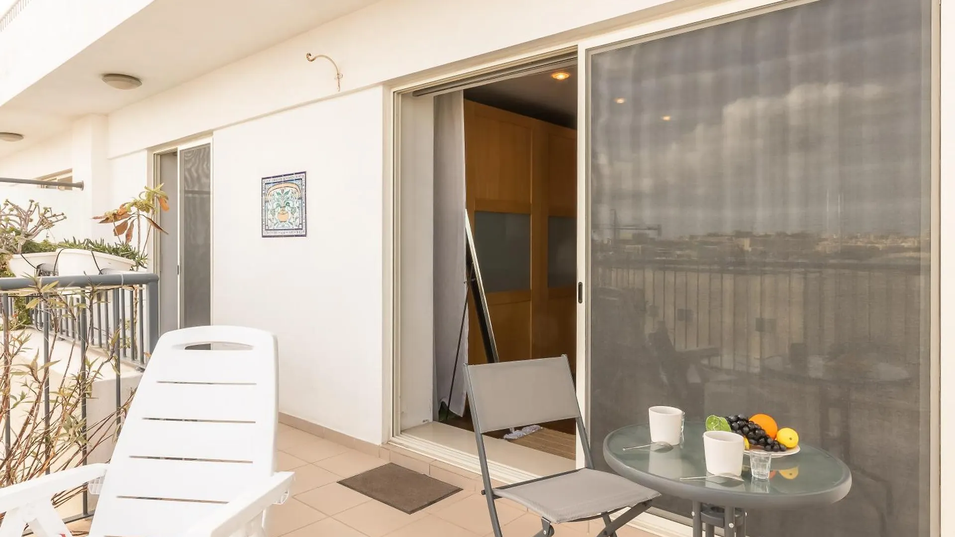 Modern And Comfortable Apart Savoy Garden - Happy Rentals location